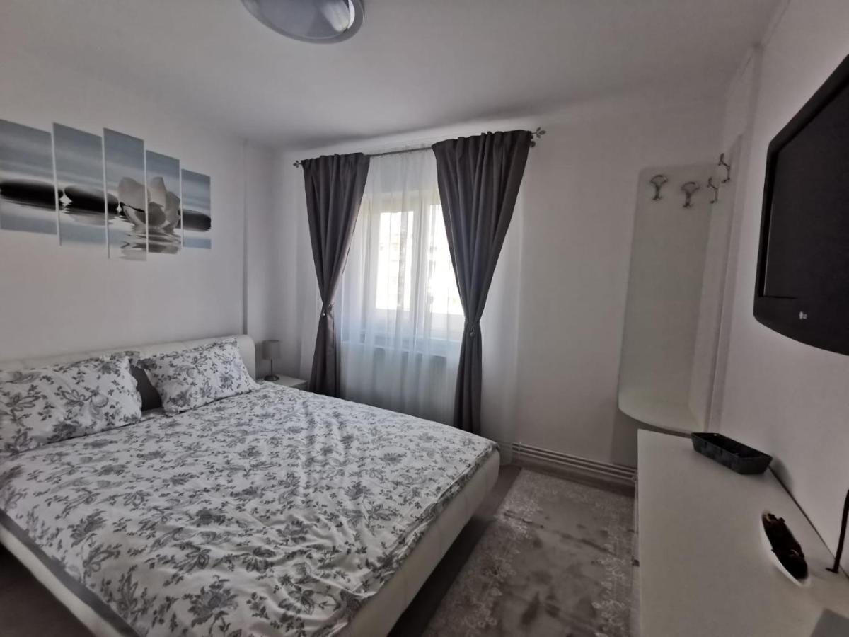 Apartament Regim Hotelier デヴァ エクステリア 写真